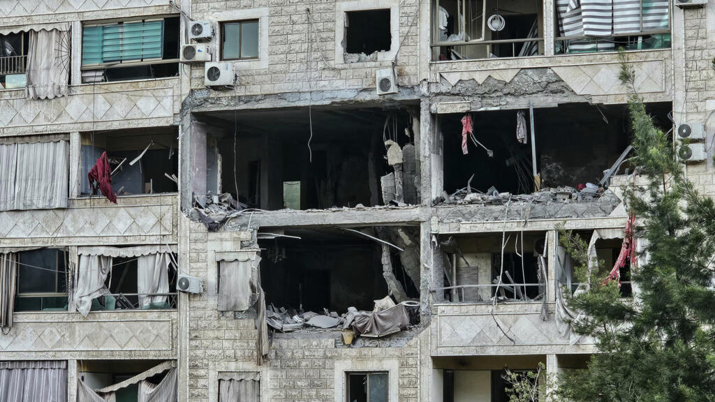 EN DIRECT - L'Iran appelle à quitter les zones à proximité des positions américaines au Moyen-Orient