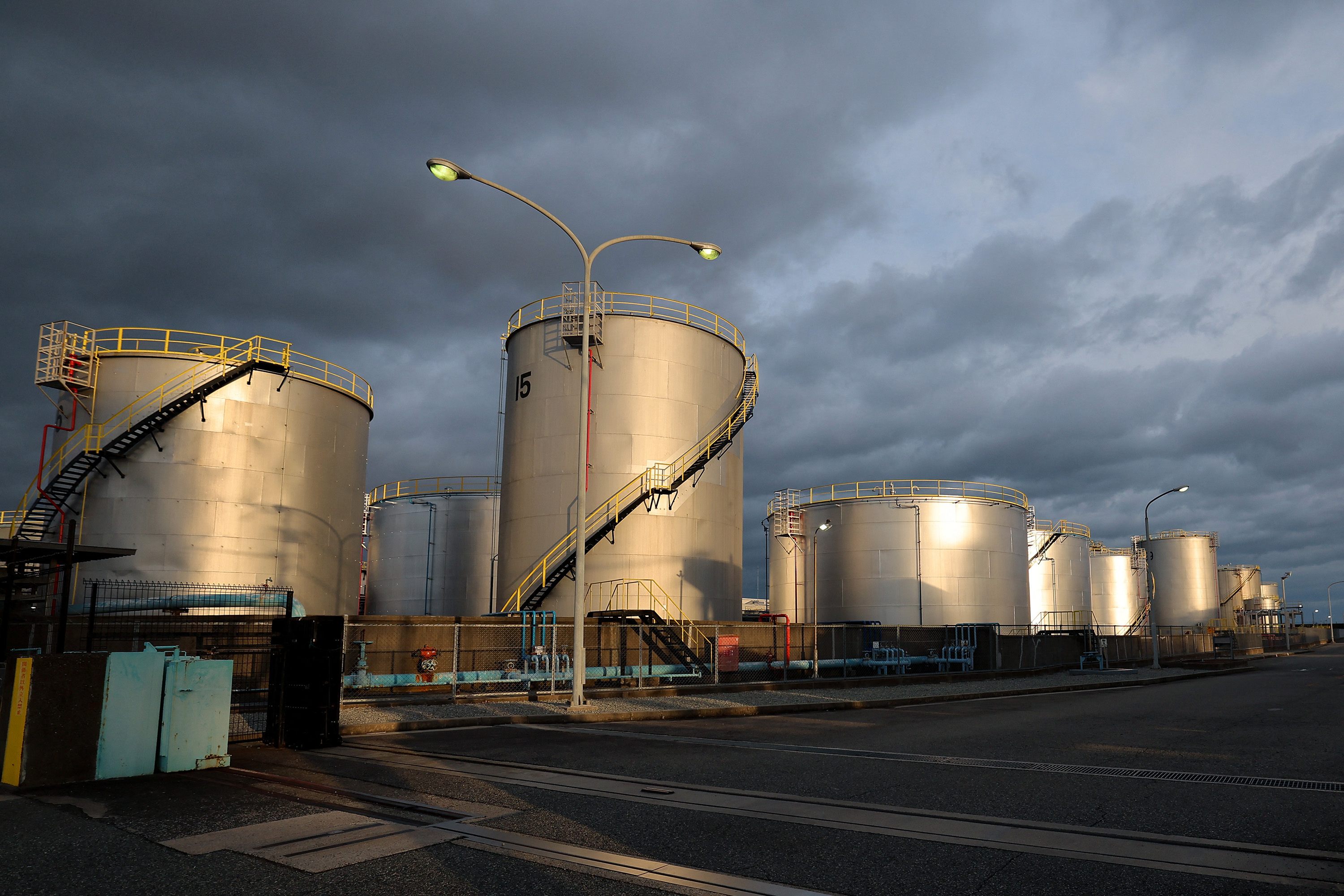 Pétrole : le Japon puise à nouveau dans ses réserves stratégiques