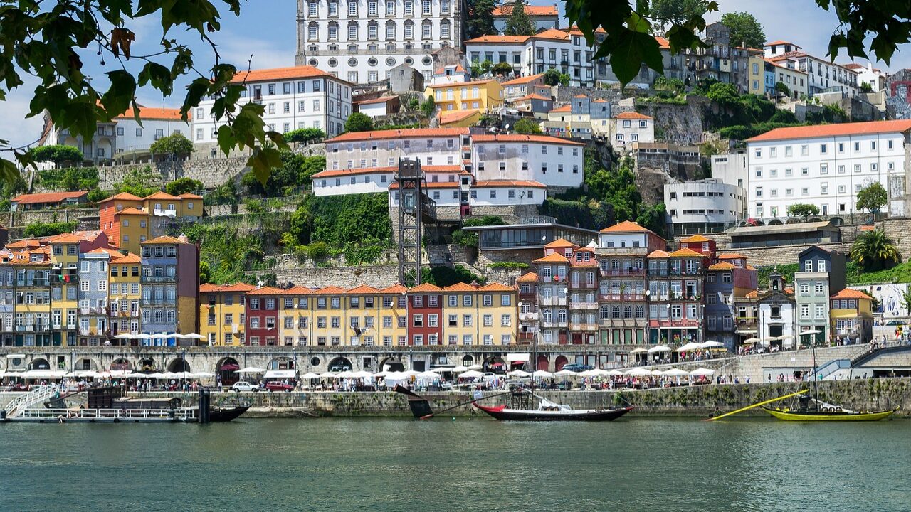 Porto perde a corrida à sede da autoridade aduaneira da UE. Lille e Roma são finalistas