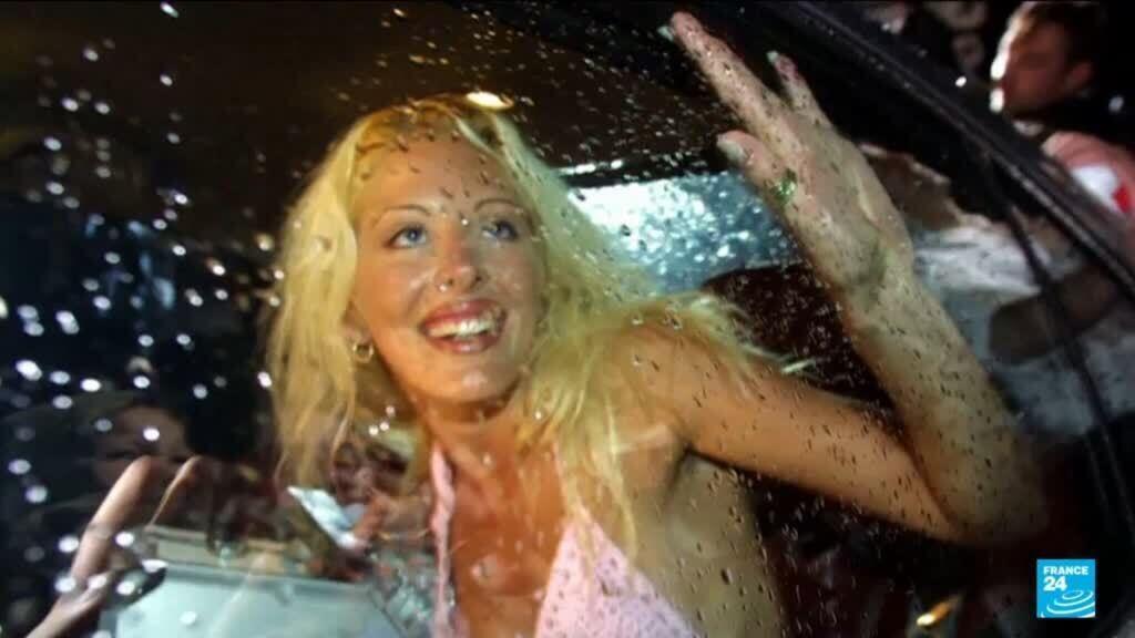 France : mort de Loana, première star de la téléréalité, l'hypothèse d'une chute privilégiée