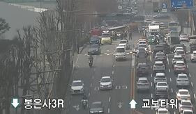 [속보] 신논현역 인근 공사장서 천공기 넘어져…3개 차선 가로막혀