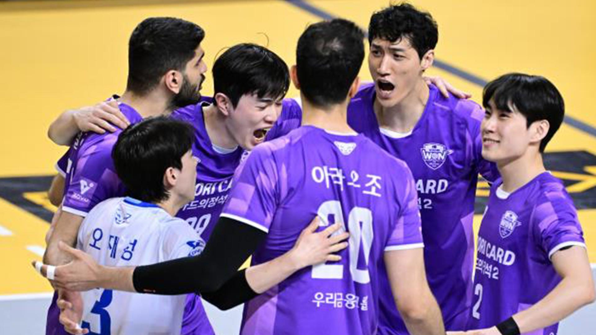 '박철우 매직' 우리카드 PO 간다…KB손보 완파