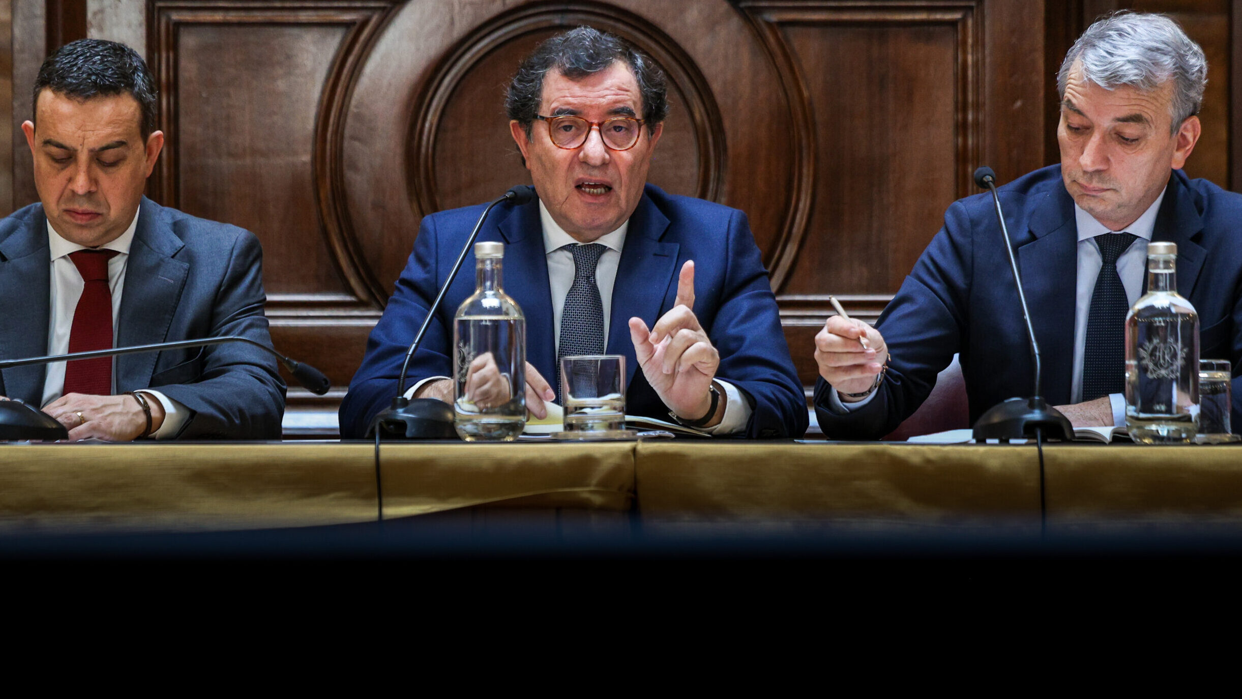 Habitação. “Solução deve ser legalizar tudo o que seja legalizável”, defende ministro da Economia