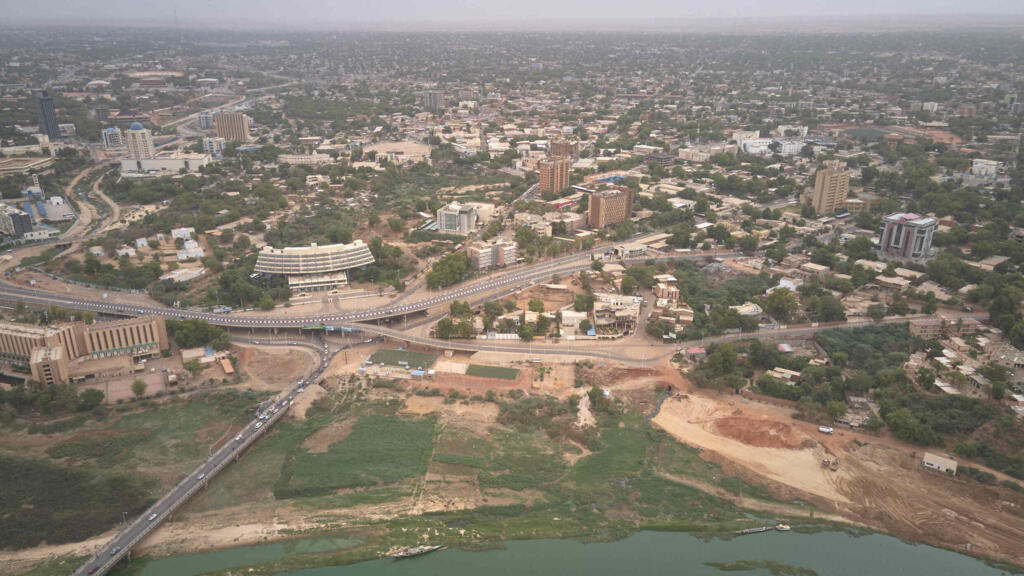 Niger-Algérie: relance de la coopération lors d'une visite du Premier ministre algérien à Niamey