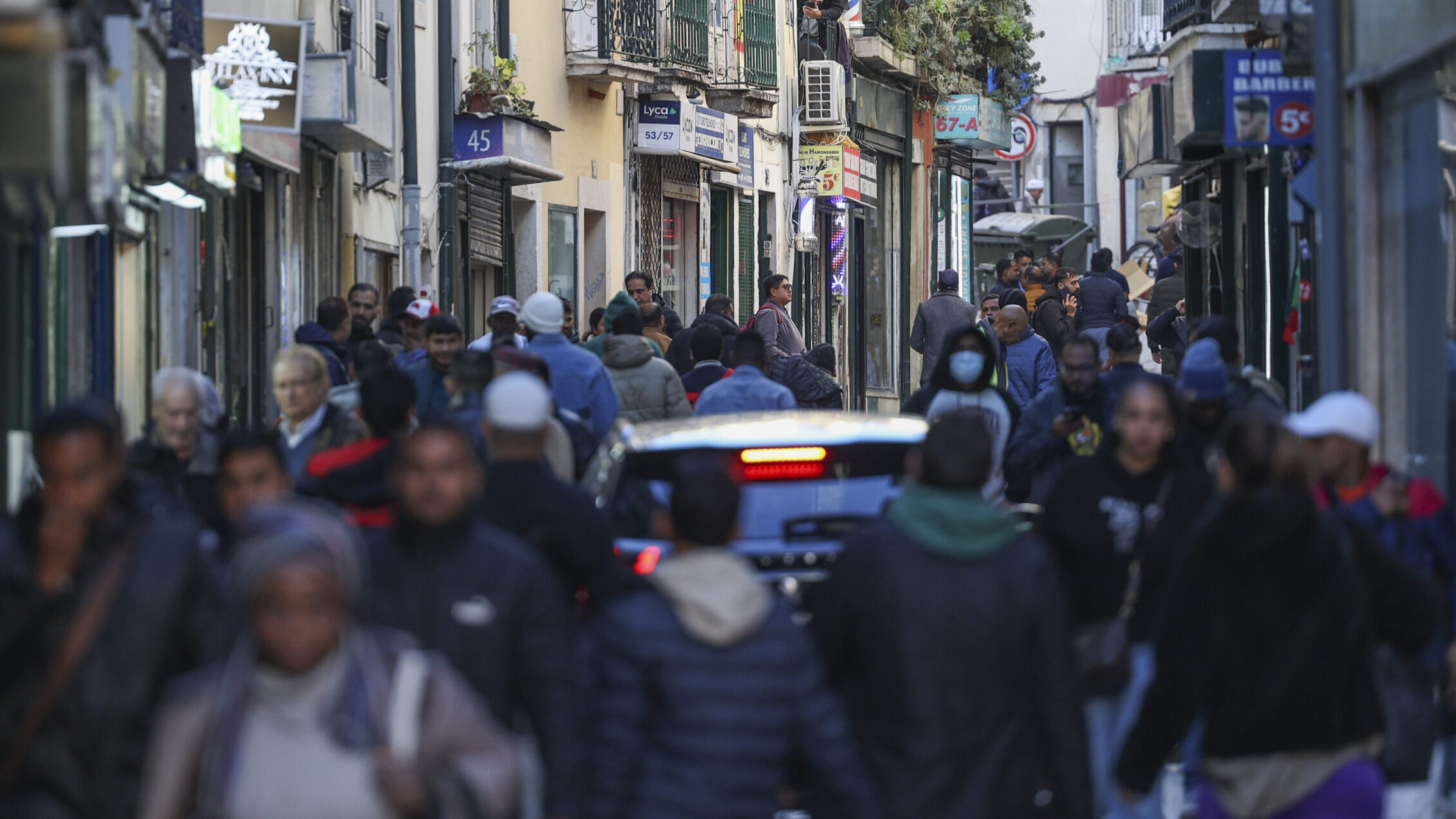 Imigrantes estão cá a trabalhar e quase não recebem subsídios, conclui Banco de Portugal