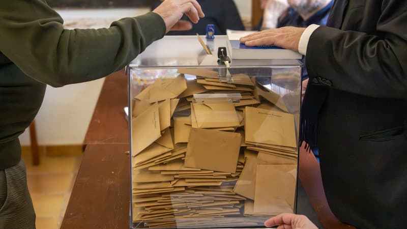 Municipales: un couple présent sur deux listes en Normandie au premier tour, finalement réuni au second
