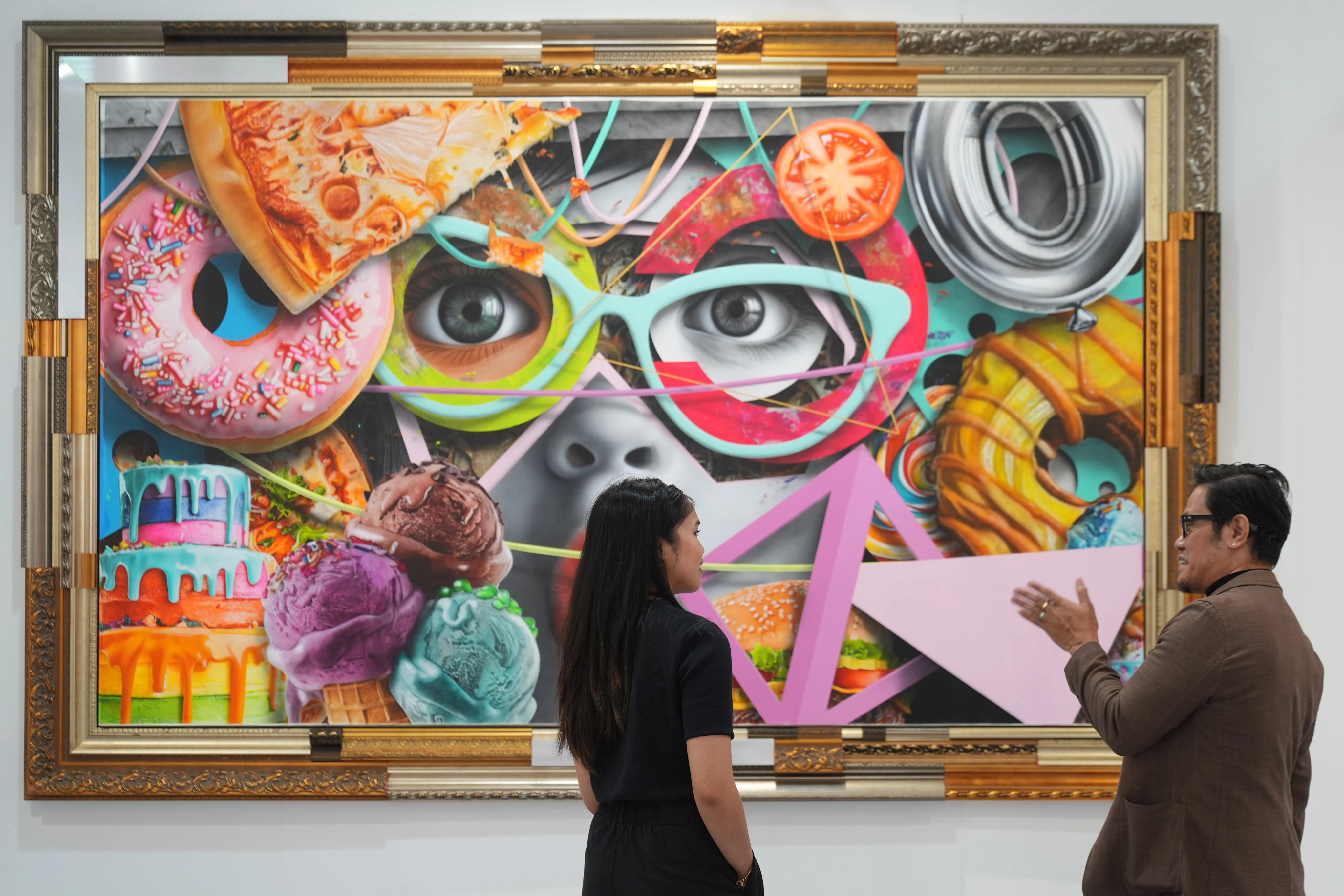 Visiting galleries may keep artworks in Hong Kong for months due to shipping chaos