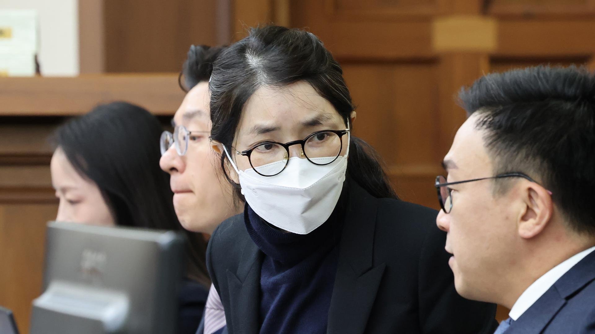 '징역 1년 8개월' 김건희 2심 시작…공소장 변경