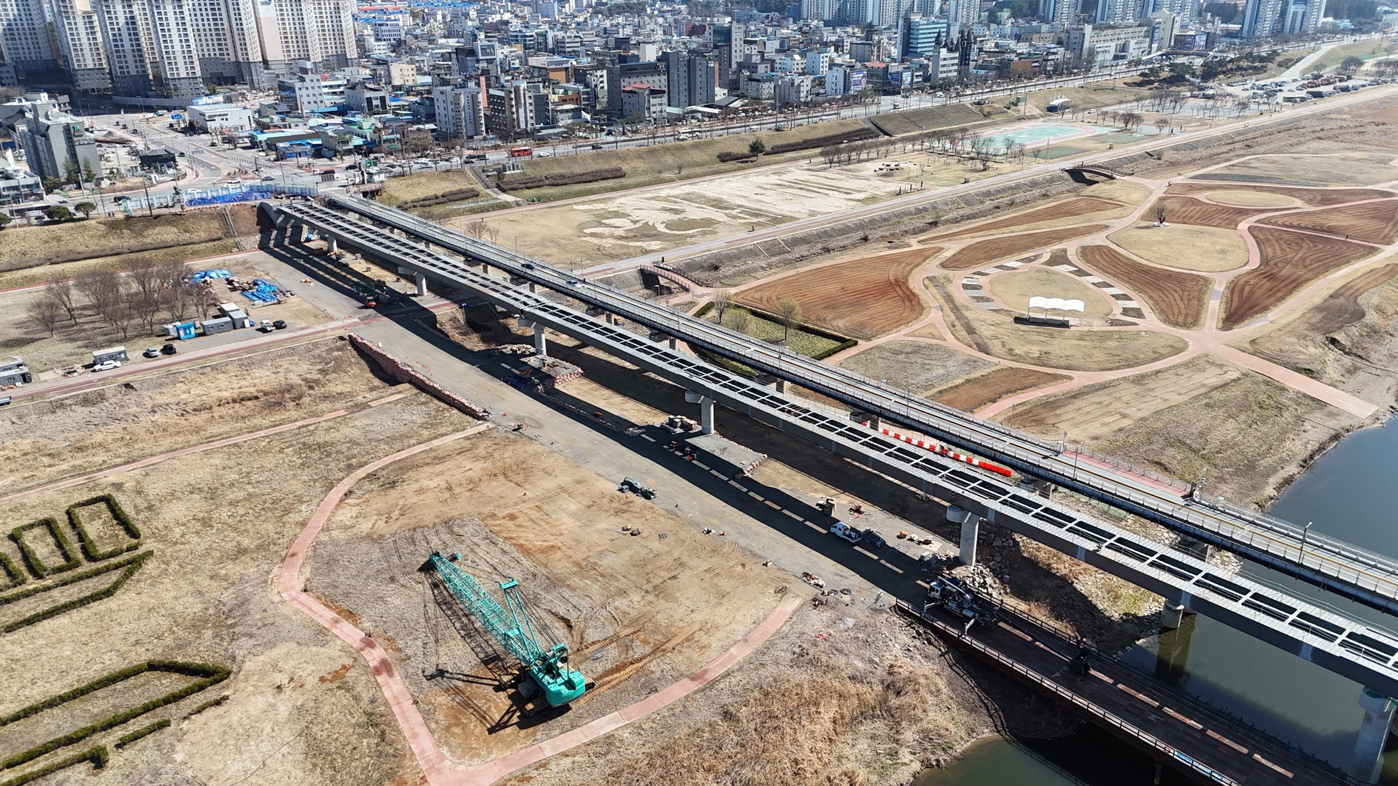공주 제2금강교 공사 순항…상부 구조물 설치 한창