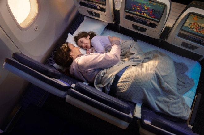 이코노미석 3개 이어서 침대로…미 항공사, '눕코노미'석 도입