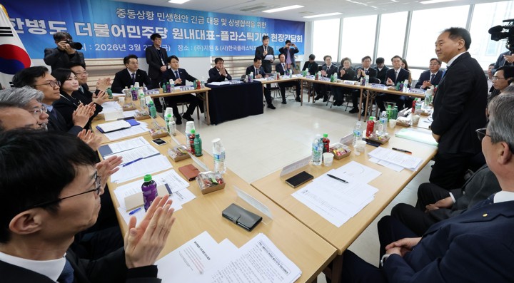 정부 "나프타 이어 석유화학 제품 수출 금지도 깊이 고민"