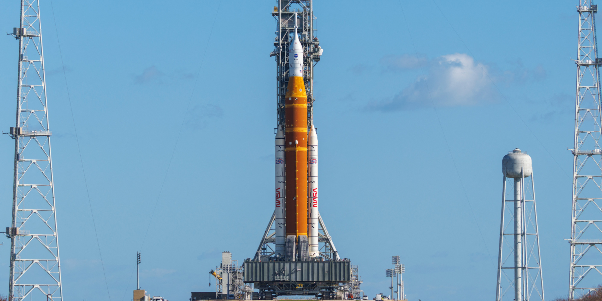 Espace : la mission Artémis 2 sur le point d'embarquer un équipage autour de la Lune