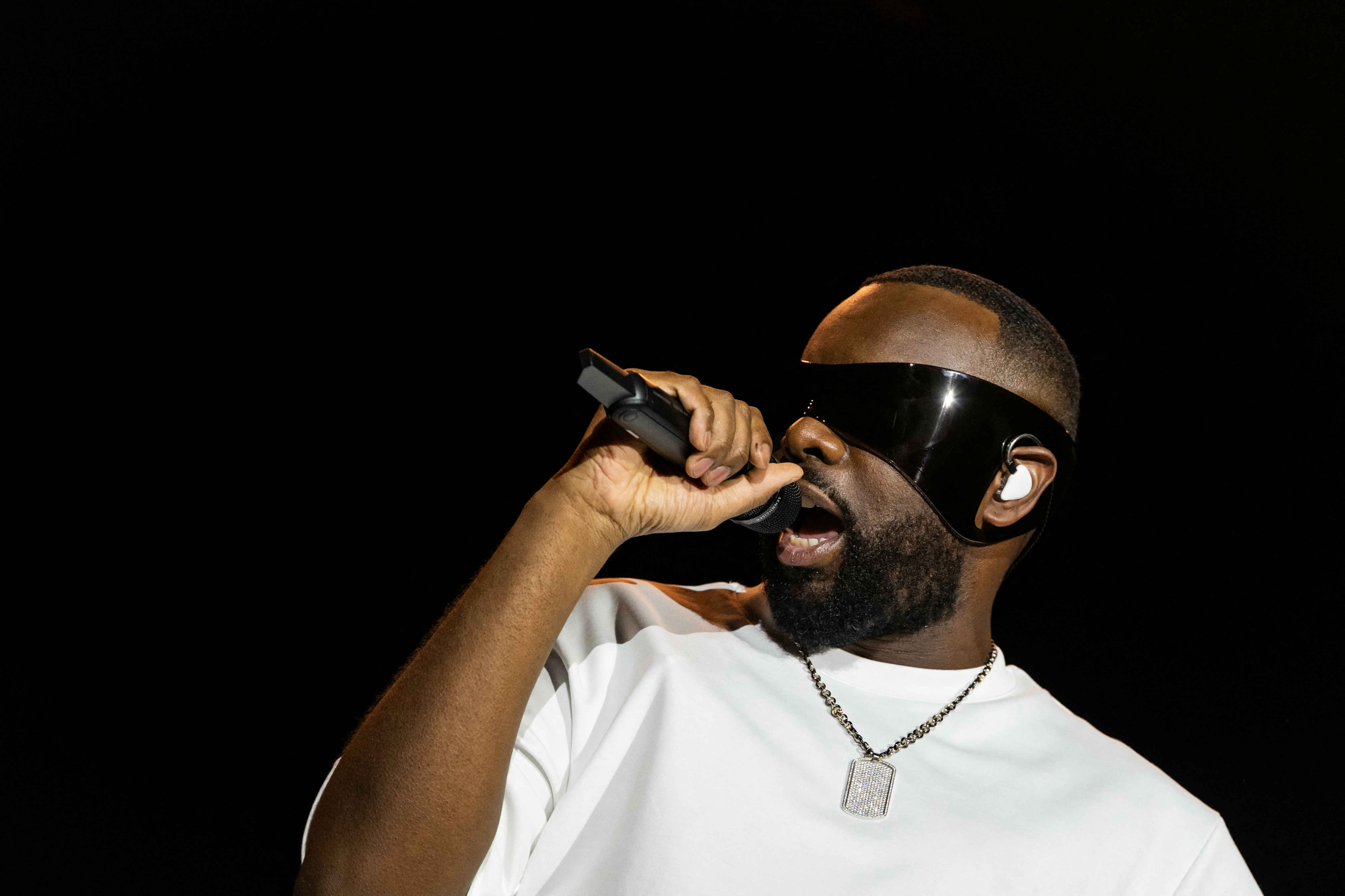 Garde à vue prolongée pour le chanteur et rappeur Gims