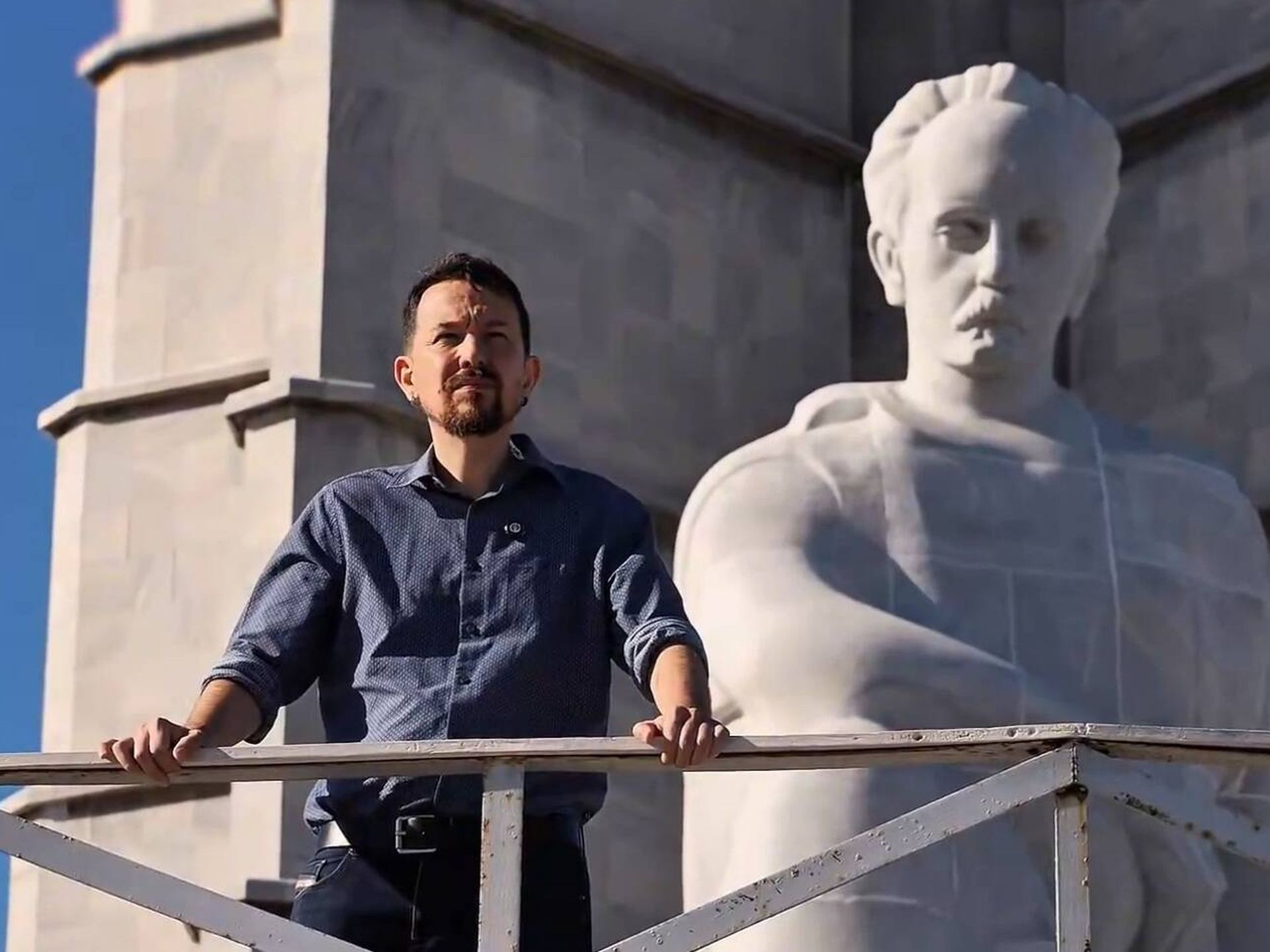 Tú a Budapest y yo a La Habana: la semana viajera de Vox y los socios de Sánchez