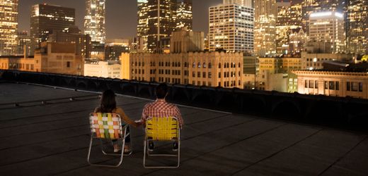 Eltern sein, Paar bleiben: Liebe in Zeiten des Kinderbetts - Kolumne