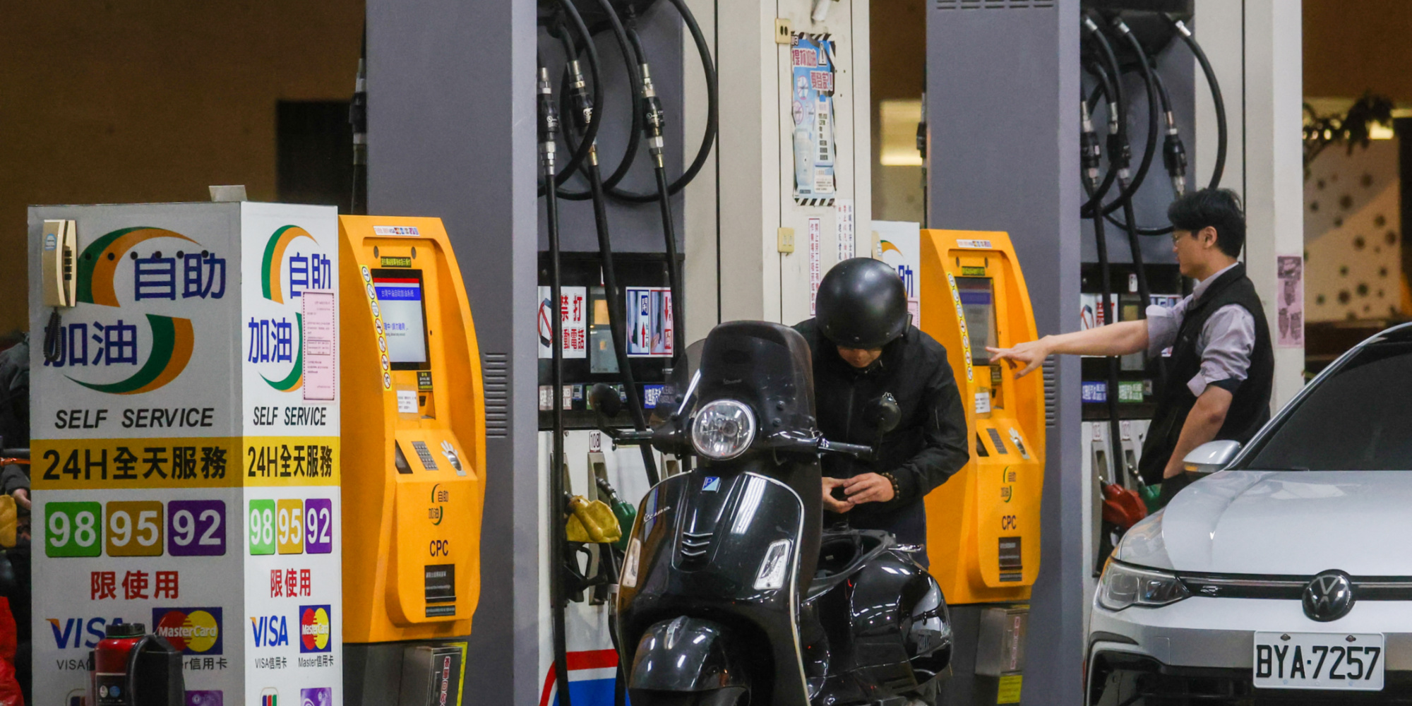 Crise énergétique : le Vietnam réduit une taxe environnementale pour soulager les consommateurs