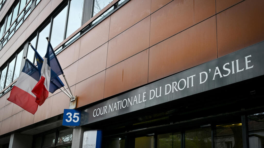 En France, l'examen des demandes d'asile des Iraniens et Libanais suspendu temporairement