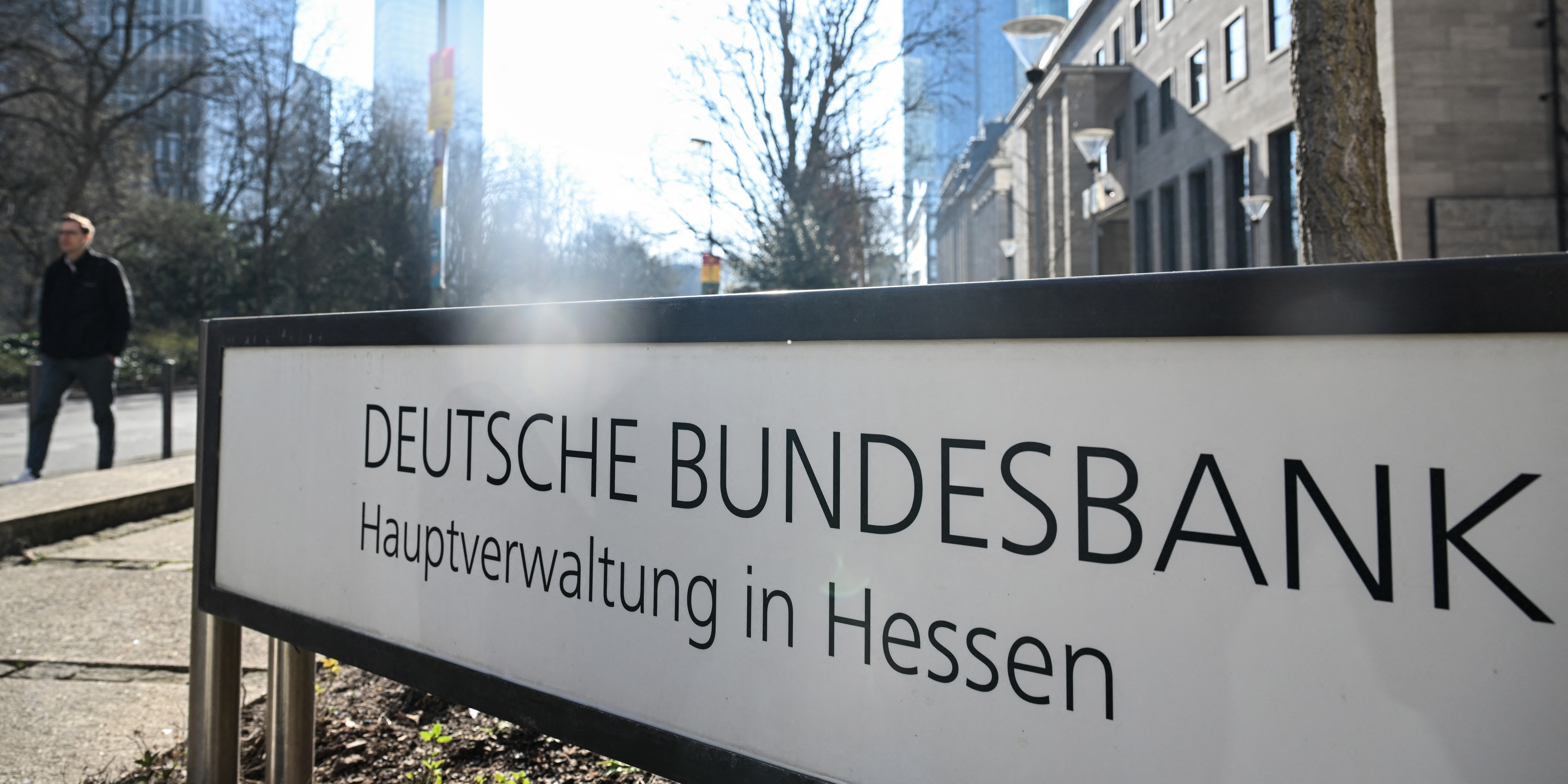 Allemagne : la Bundesbank voit l'activité stagner et les prix décoller