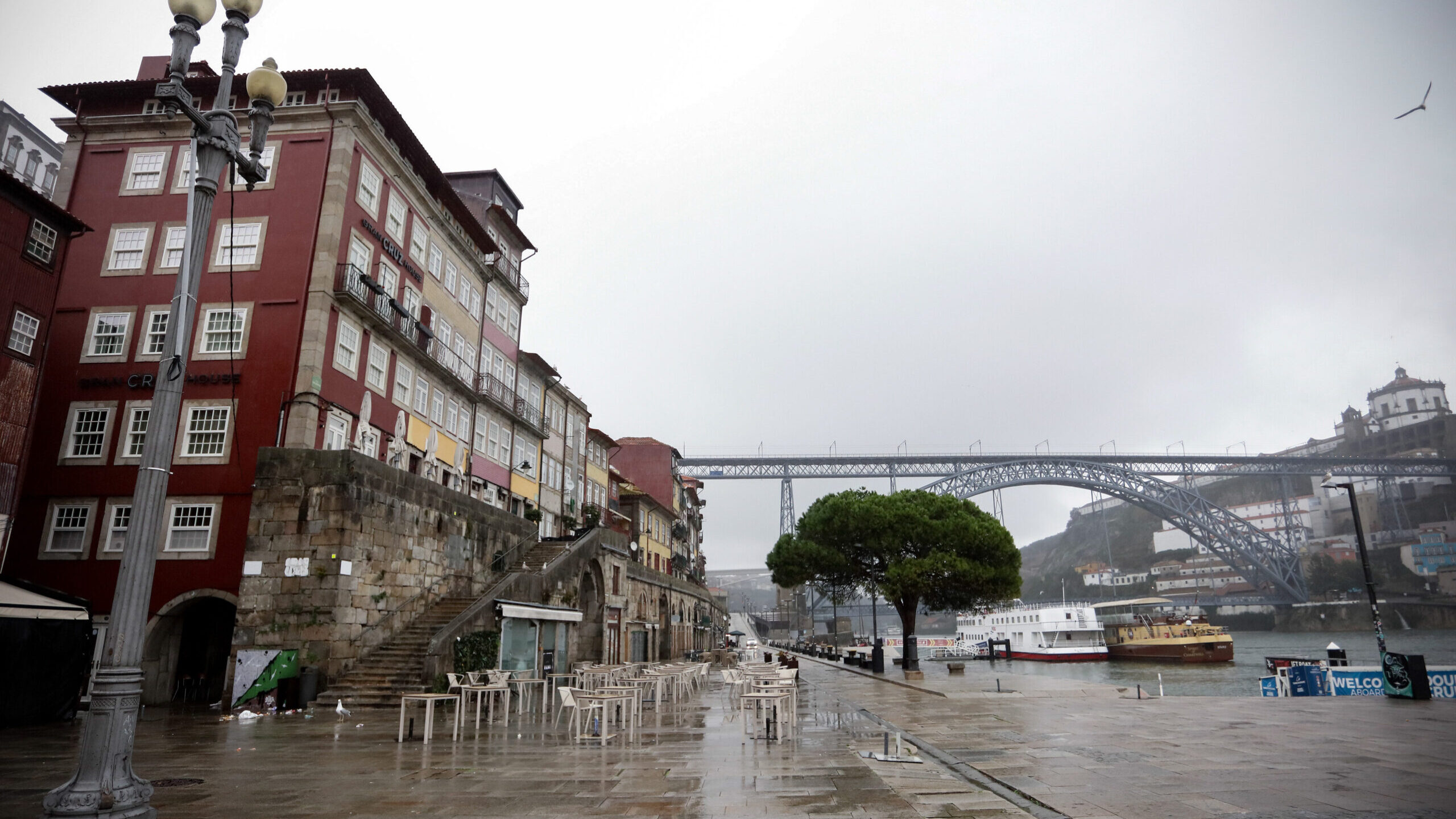 Porto disputa sede da autoridade aduaneira com oito cidades. UE decide hoje a localização