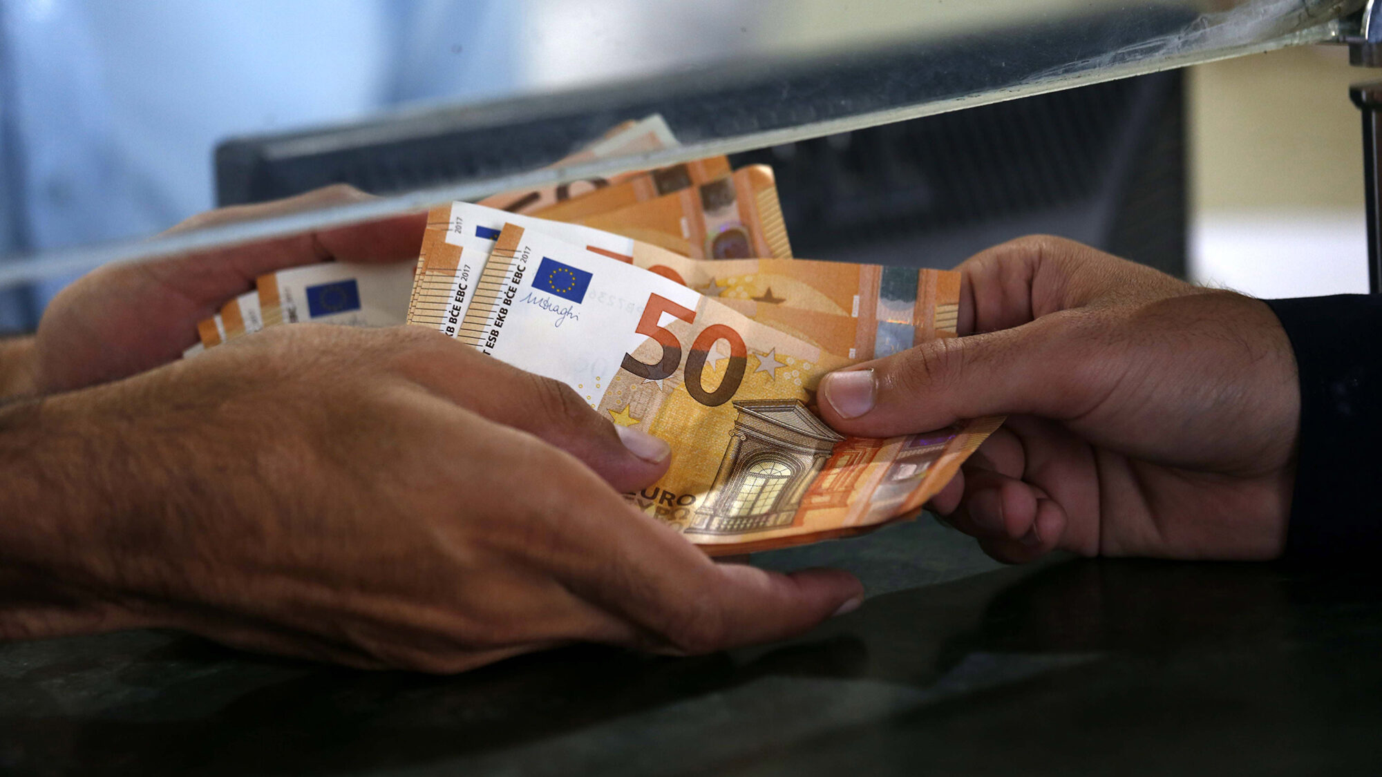 Carga fiscal sobe para 35,4% do PIB e ajuda a sustentar excedente