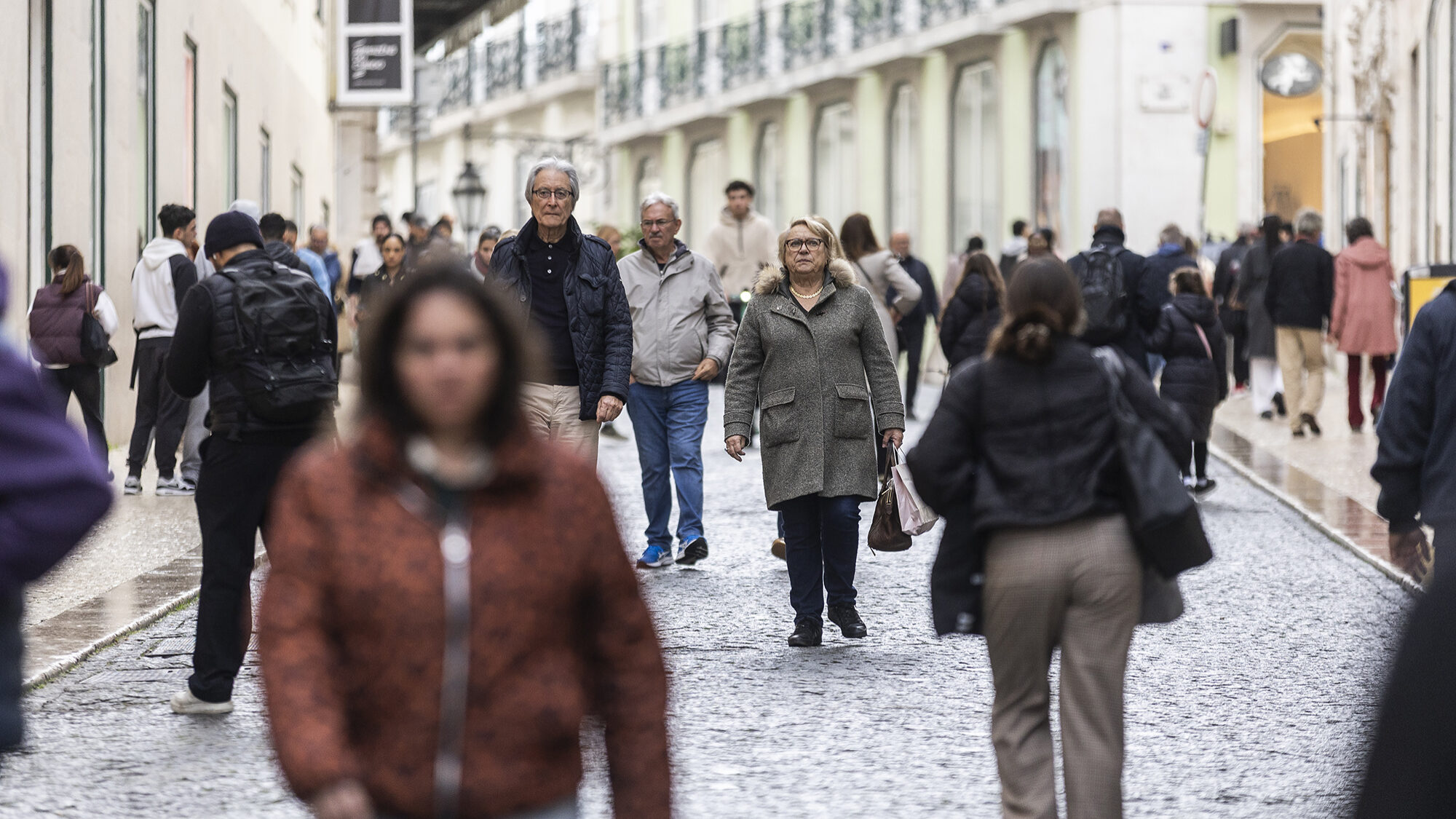 Endividamento da economia sobe 8,7 mil milhões no arranque do ano. Dívida das famílias em máximos