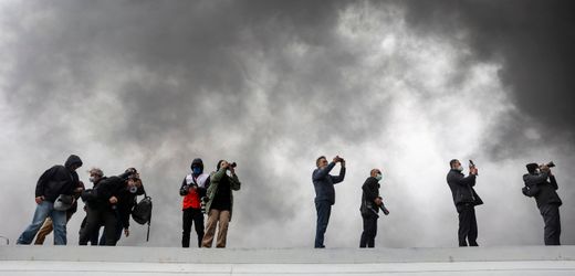 Nachrichtenmüdigkeit: Warum Abstand vom Scrollen im Alltag erdet